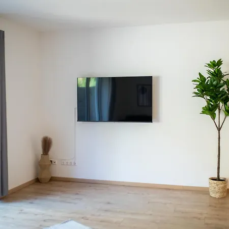 Hugos Design Am Waldrand - Ruhig & Modern